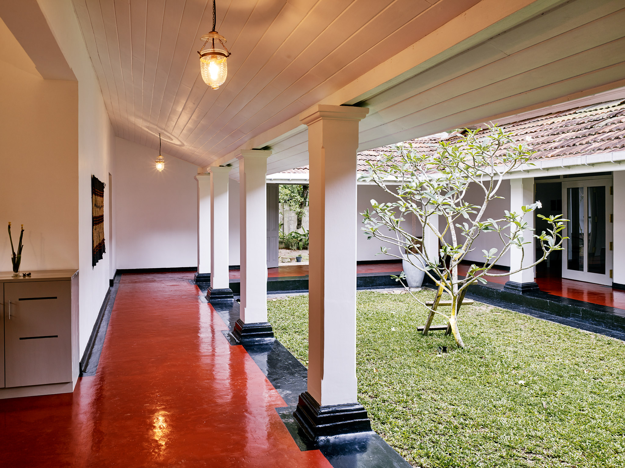 E15550 Alpa 050113 SCREEN